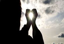 郑钦文回应“撞脸”科比:他的精神激励每一位运动员央视体育.